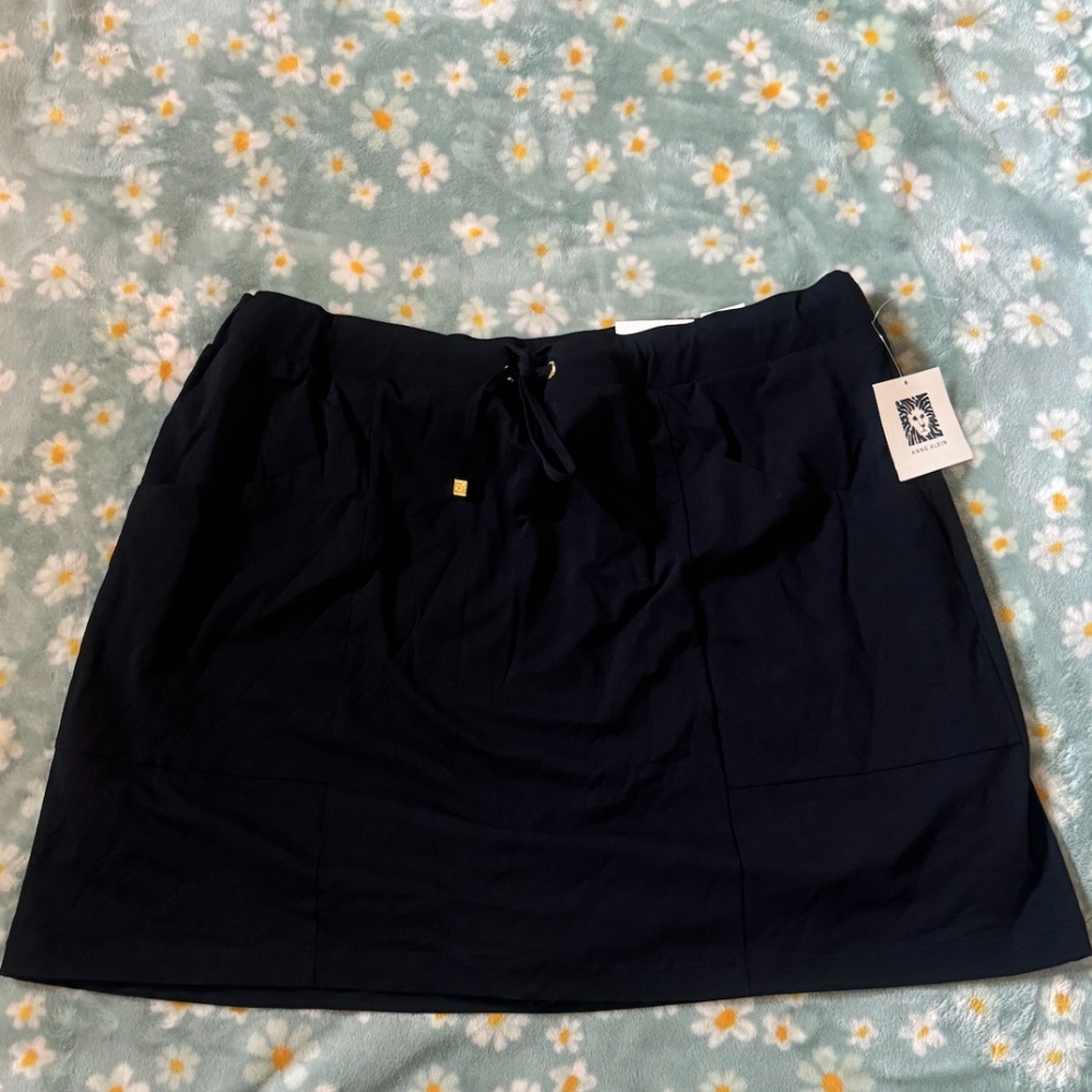 Anne Klein Black Skirt with shorts and front pockets